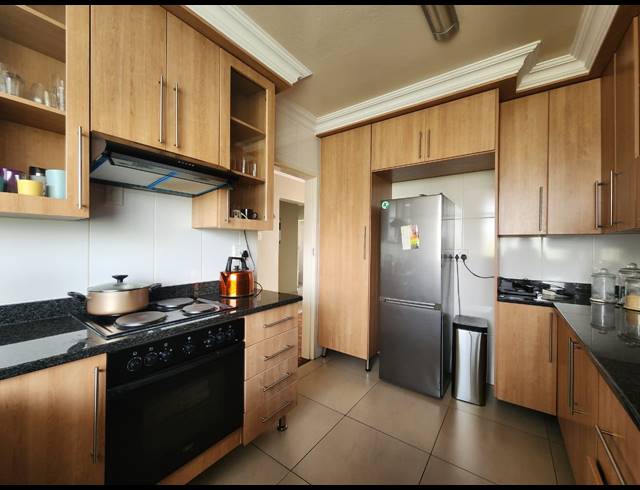 3 BEDROOM FLAT FOR SALE IN THREE RIVERS PROPER